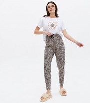 New Look White Jogger Pyjama Set with Metallic Leopard Print